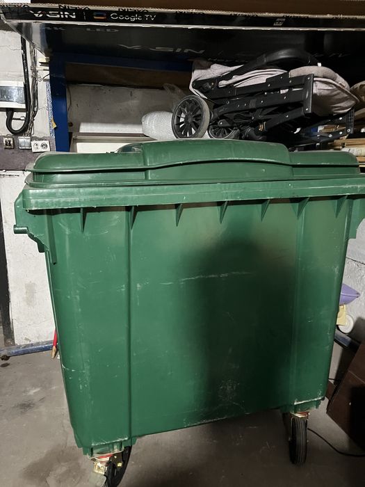 Мусорный бачок продам