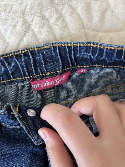 Продаю джинсы на девоку 9-10 лет