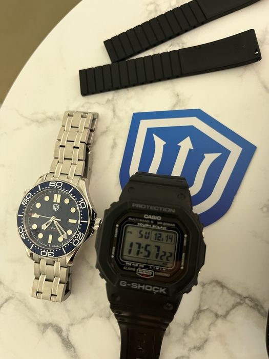 Ceas Watchdives , automatic nou , pret 500 ron .