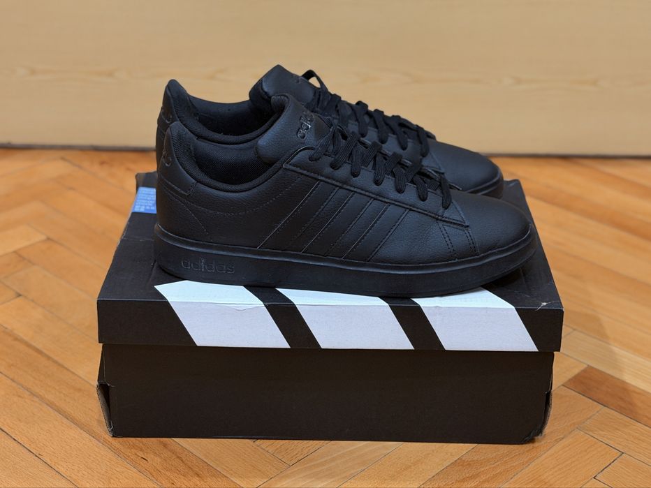 Мъжки обувки Adidas номер 42