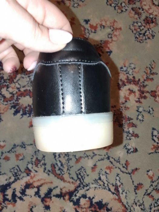 обувки за момче. подметката свети р. 37