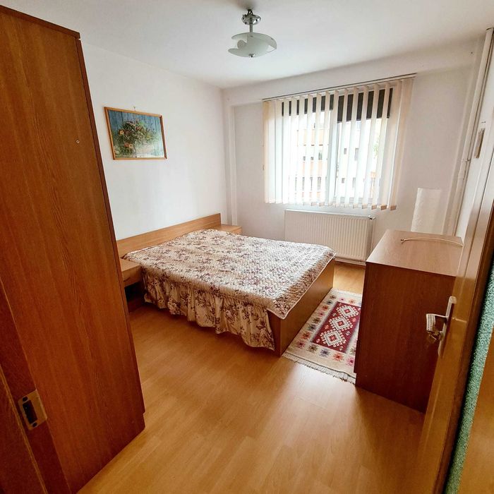 Inchiriez apartament cu doua camere in zona centrala