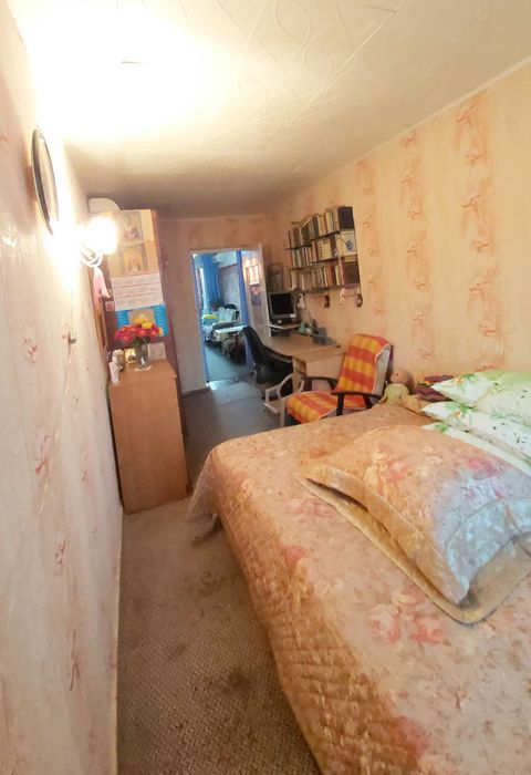 Продам 2-комн квартиру по пр. Строителей