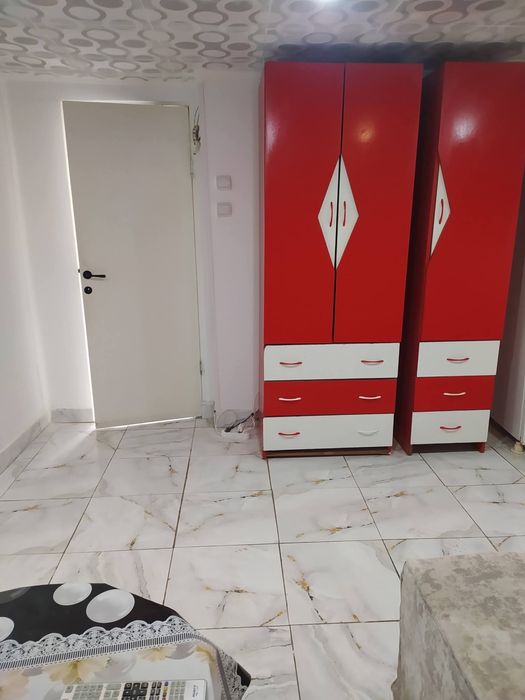 Inchiriez garsoniera adjud