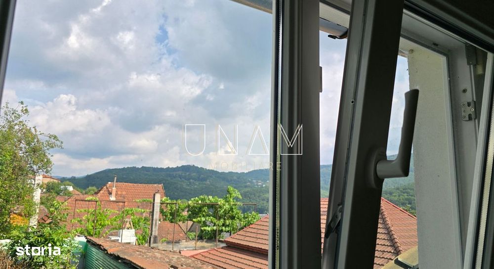 REPOZITIONARE PRET -5000 € Casa 144 mp utili, organizata in 2 apartame