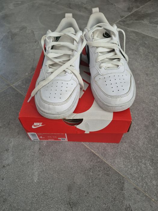 Pantofi nike stare foarte buna