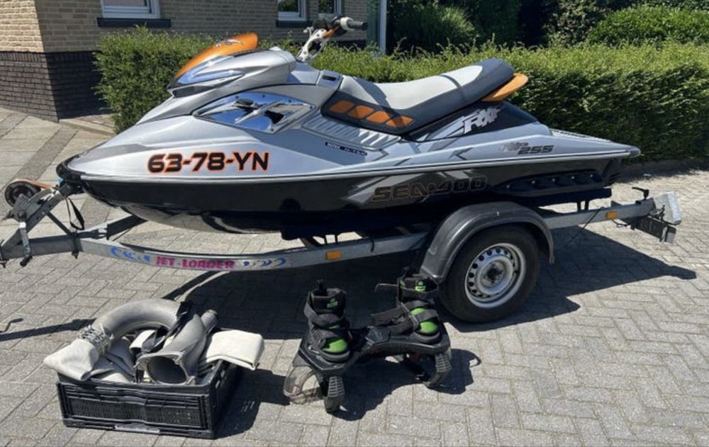 Sea-Doo RXP-X255 със Flyboard и колесар
