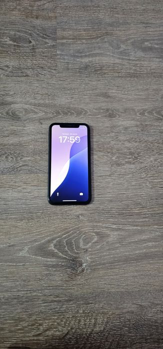 Продам Айфон 11 (64гб)