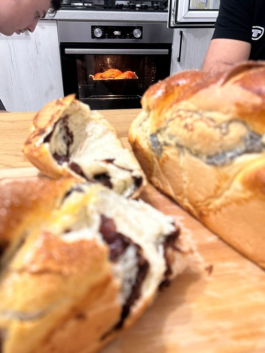 Pregătesc cozonaci tradiționali pentru sărbători