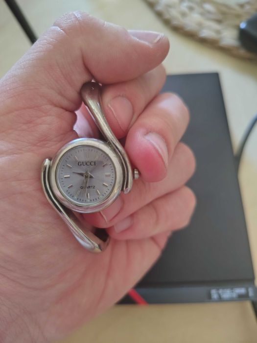 Дамски часовник Gucci Quartz - За ремонт или части