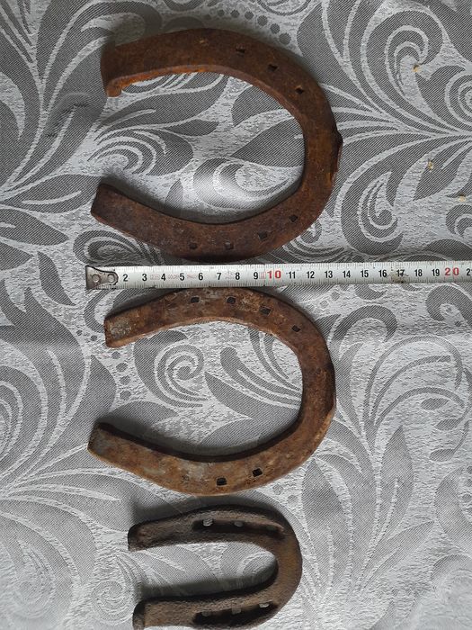 Арматурни орнаменти,стари подкови и подкова закачалка