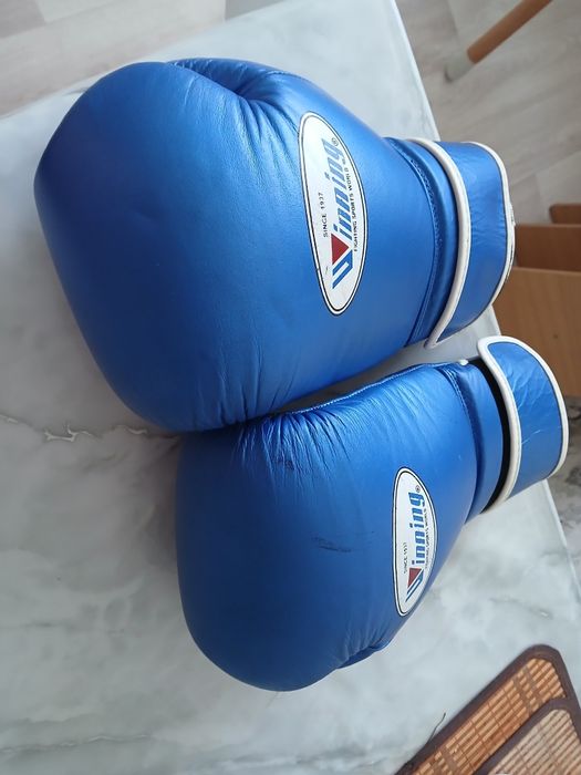 Продам перчатки боксеркие