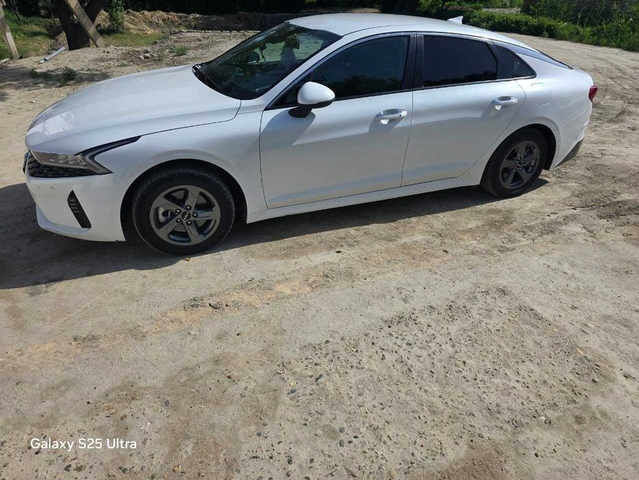 KIA K5  D02L белый