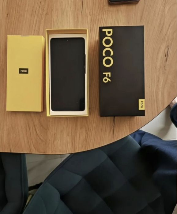 Poco F 6 12/512 moshniy