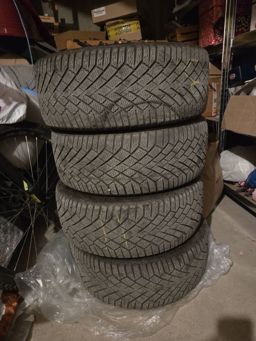 Зимни гуми 225/45/18 Continental