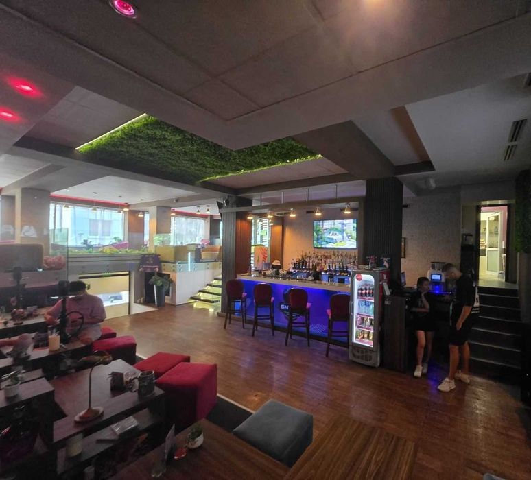 Ресторант и бар, Център