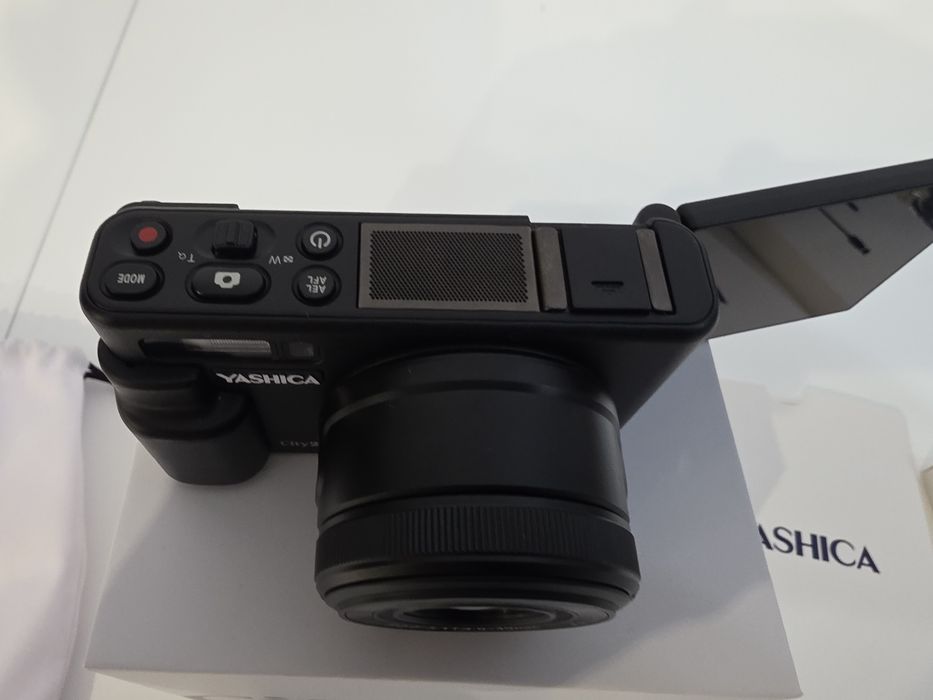 Компактен фотоапарат Yashica city 200