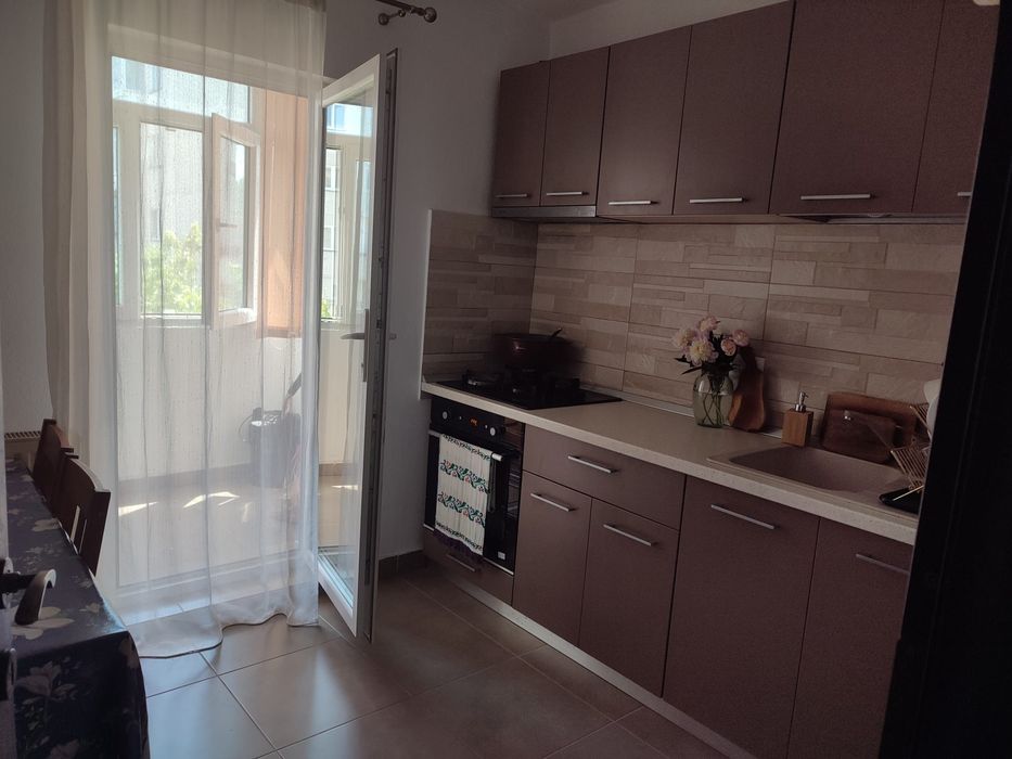 Vând apartament in Curtea de Arges decomandat,56mp², zona Confectii