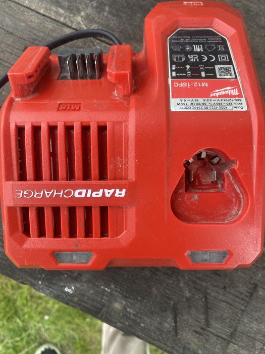 Incarcator pentru baterii Milwaukee M12-18FC