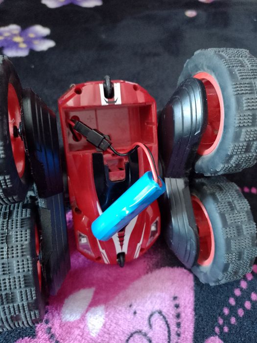 Masina cu telecomanda