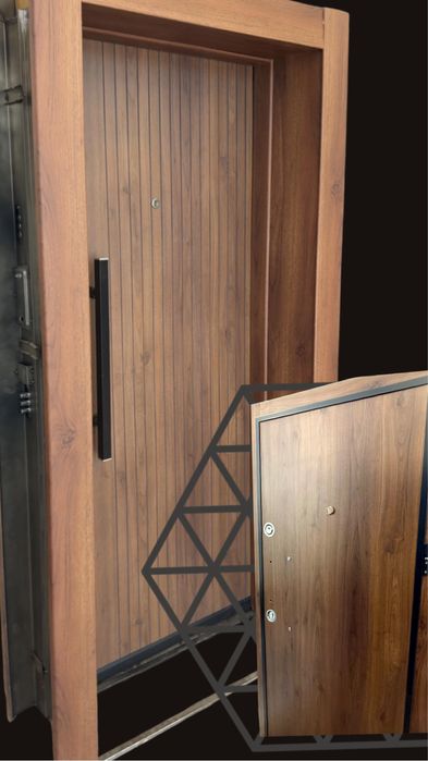 Входна врата с облякана каса-Perge Ohara