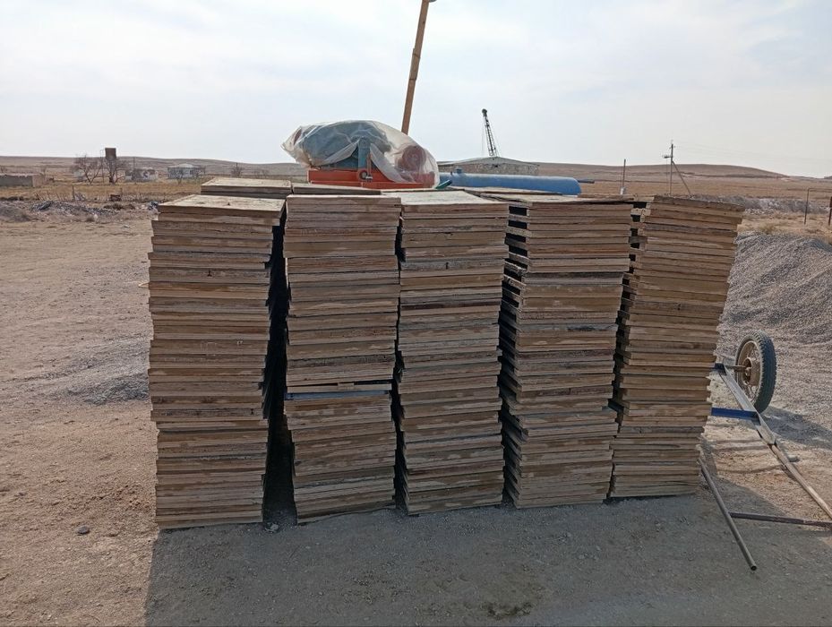 Shlakablok aparat sotiladi. Mishalka paddon qolip kabel hamma narsasi.