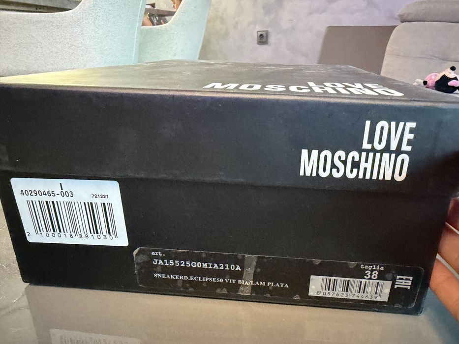 Сникърси  MOSCHINO