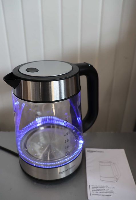 Кана за вода Amazon Basics Glass – 1.7 L, LED осветление