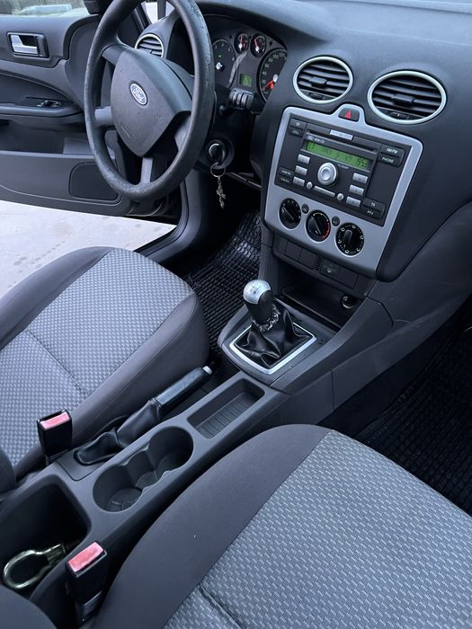 Vand Ford focus 1,6 benzina