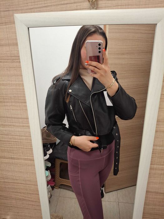 Черно кожено якенце