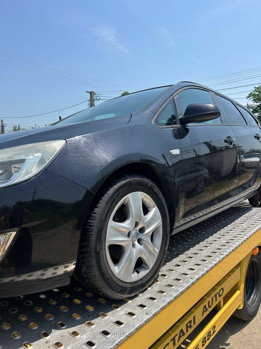 Aripă dreapta față Opel Astra J