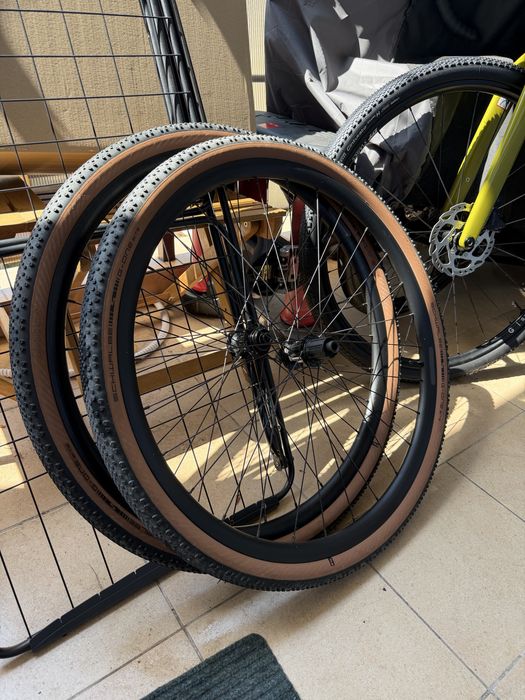 Set roți tubeless Syncros Race X25 + anvelope Schwalbe G-One Bite 700x45