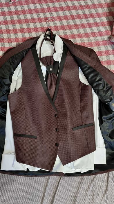 Vand costum barbat , purtat  singura data