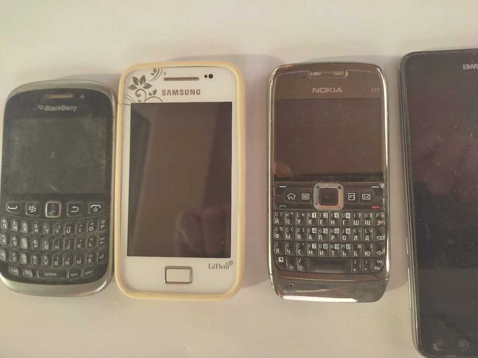 Продавам мобилни телефони NOKIA.BLASK BERY.SAMSUNG.HUAWEI