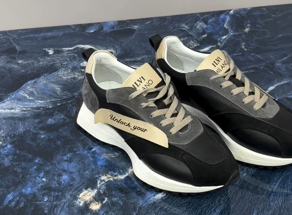 Продам кроссовки