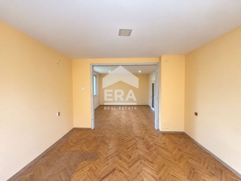 Продава се Тристаен апартамент в Русе, Център - 90 кв.м за 1876 €/кв.м - Снимка #5