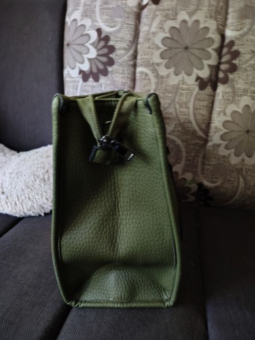 Vând geantă nouă nefolosita verde măslină