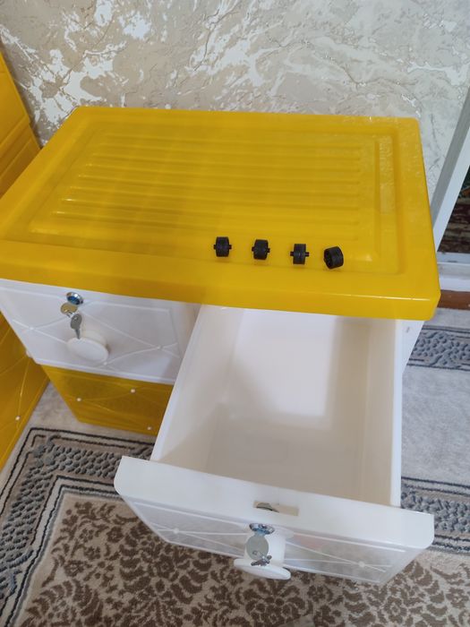 Тумбочка новая с колёсиками