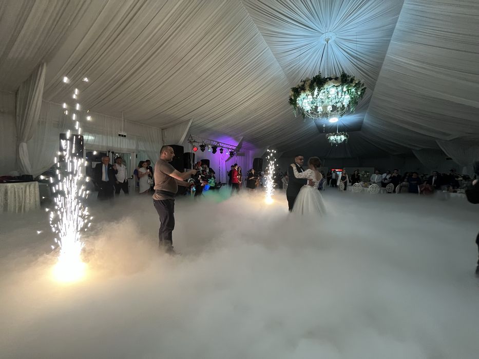 Spot luminos dansul mirilor/ Baloane fum/Oglinda foto/ Fum greu