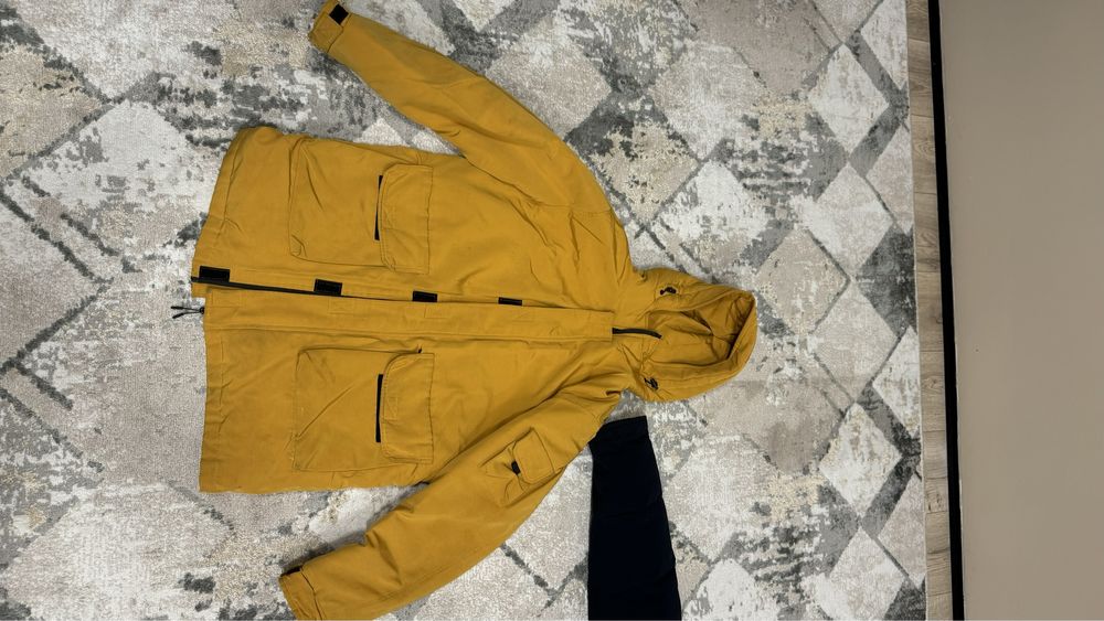 Две куртки мужские