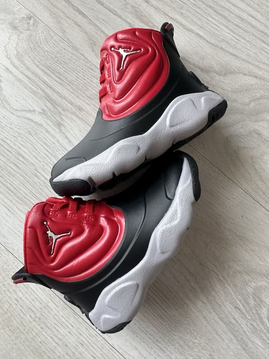 Ghete noi Jordan marimea 22