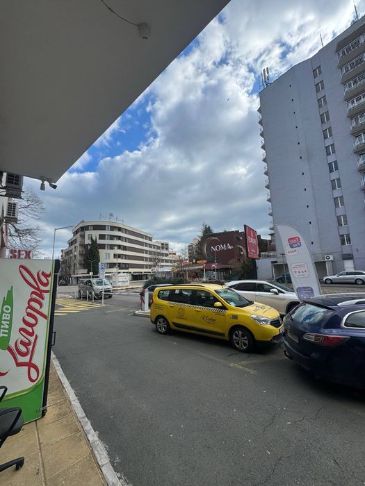 Отдава се търговско помещение 30 м² в центъра на Слънчев Бряг / Sunny Beach, район Автогара.