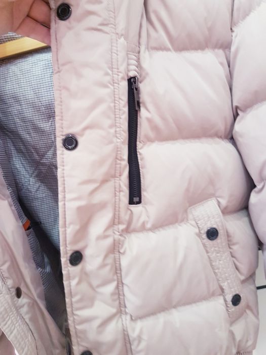 Куртка (пуховик) бежевого цвета от Lawine .