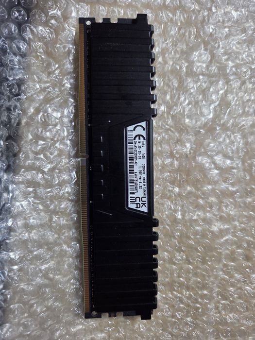 Memorie RAM Corsair Vengeance LPX Black 16GB DDR4 3200MHz CL16