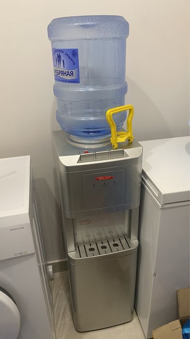 Продам диспенсер для воды