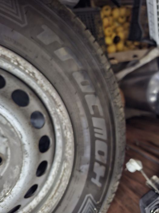 Продам шины на мерседес спринтер