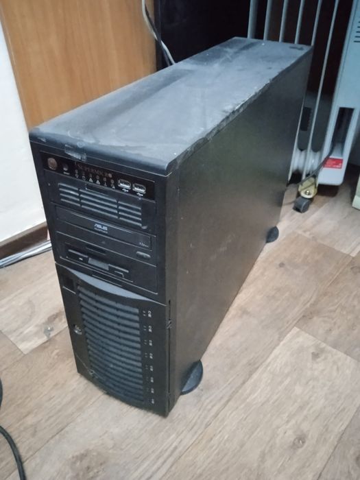 Сервер, amd opteron. 32-битный. Старинный.