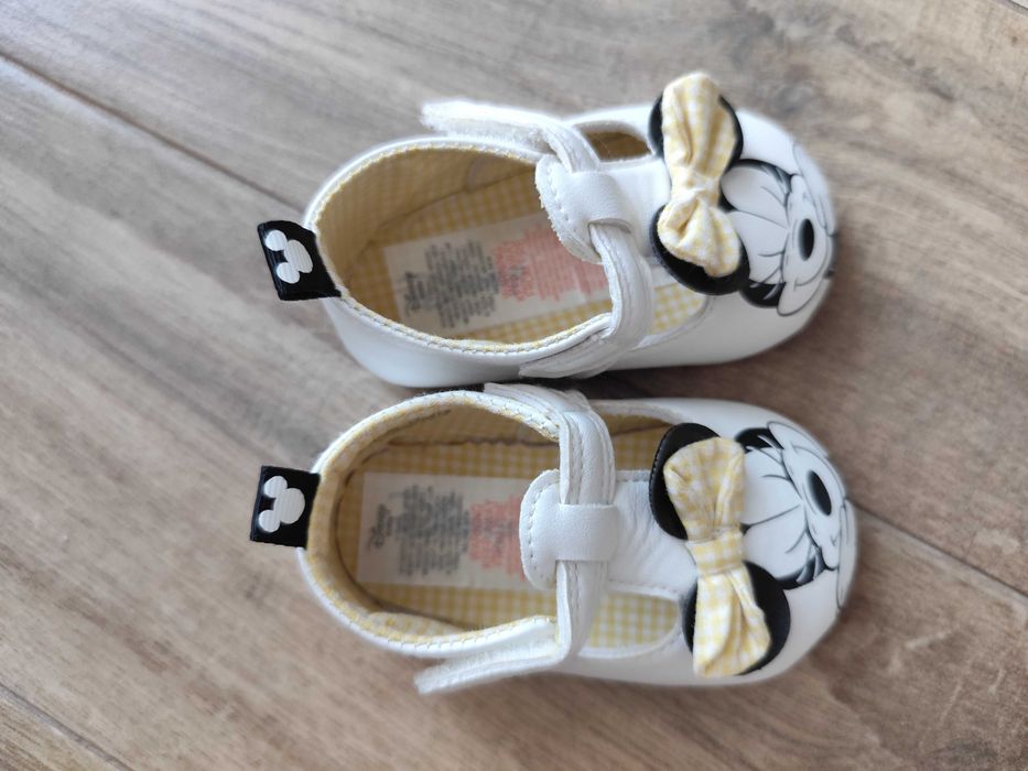 Бебешки обувчици