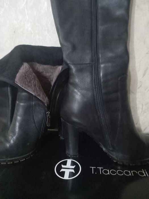 Продам зимние  сапоги