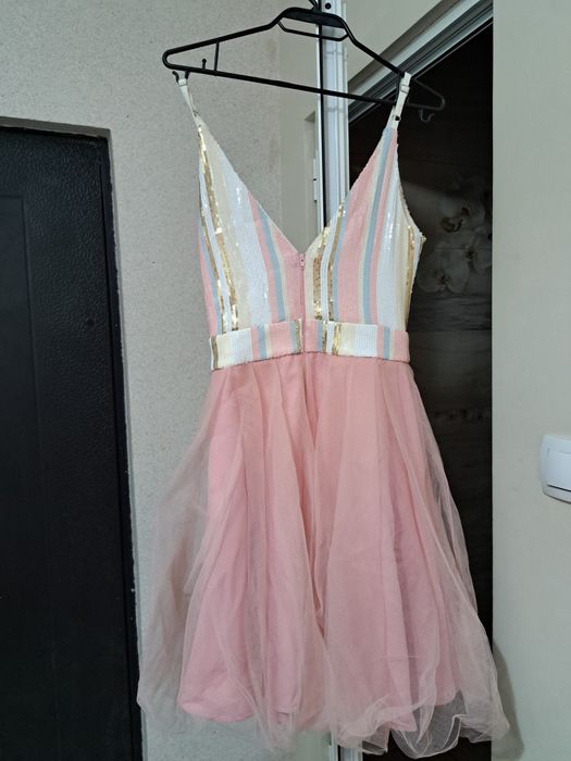 Официална рокля М размер